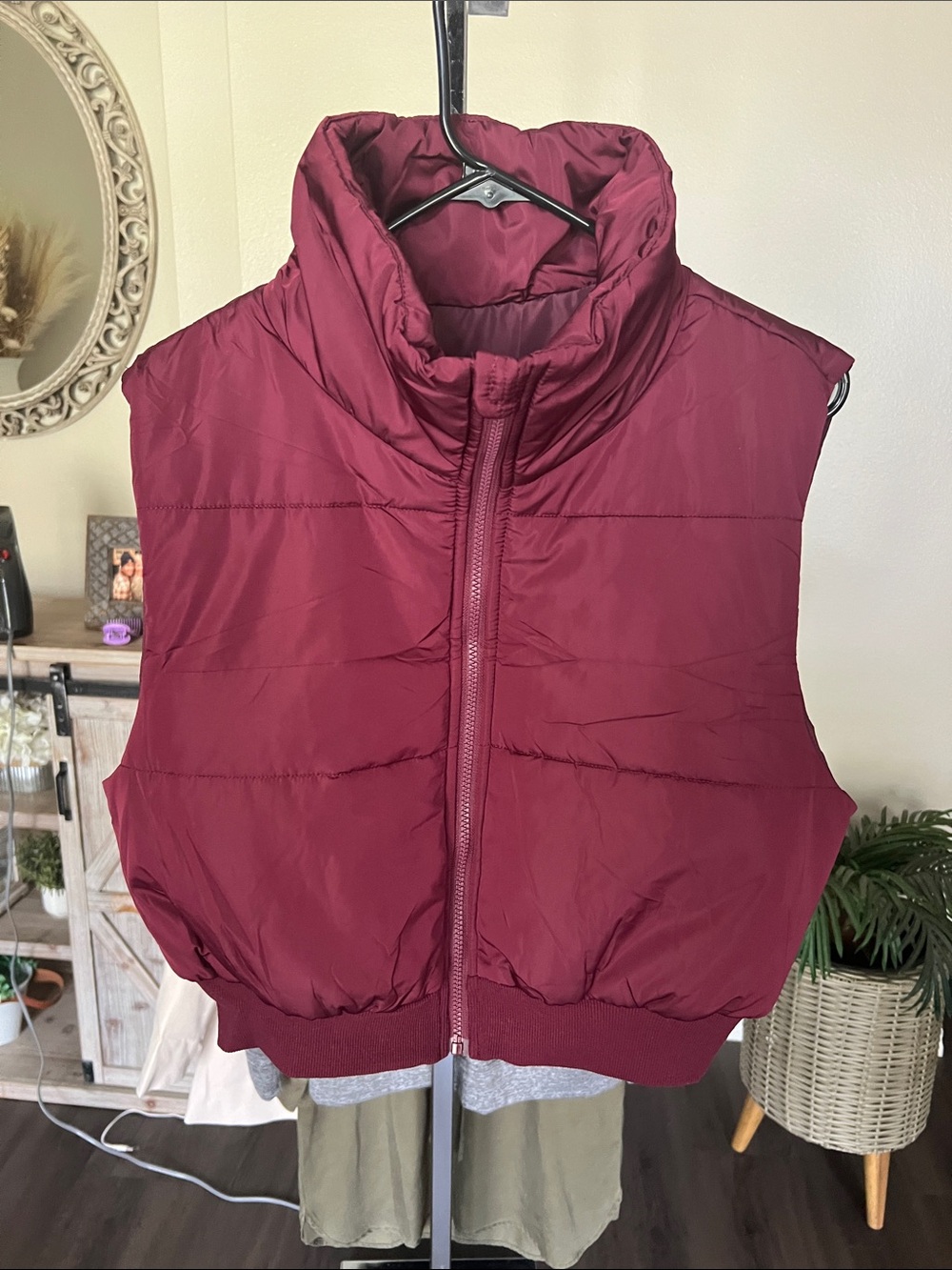 Amazon Essentials Women's Burgundy Quilted Puffer Vest